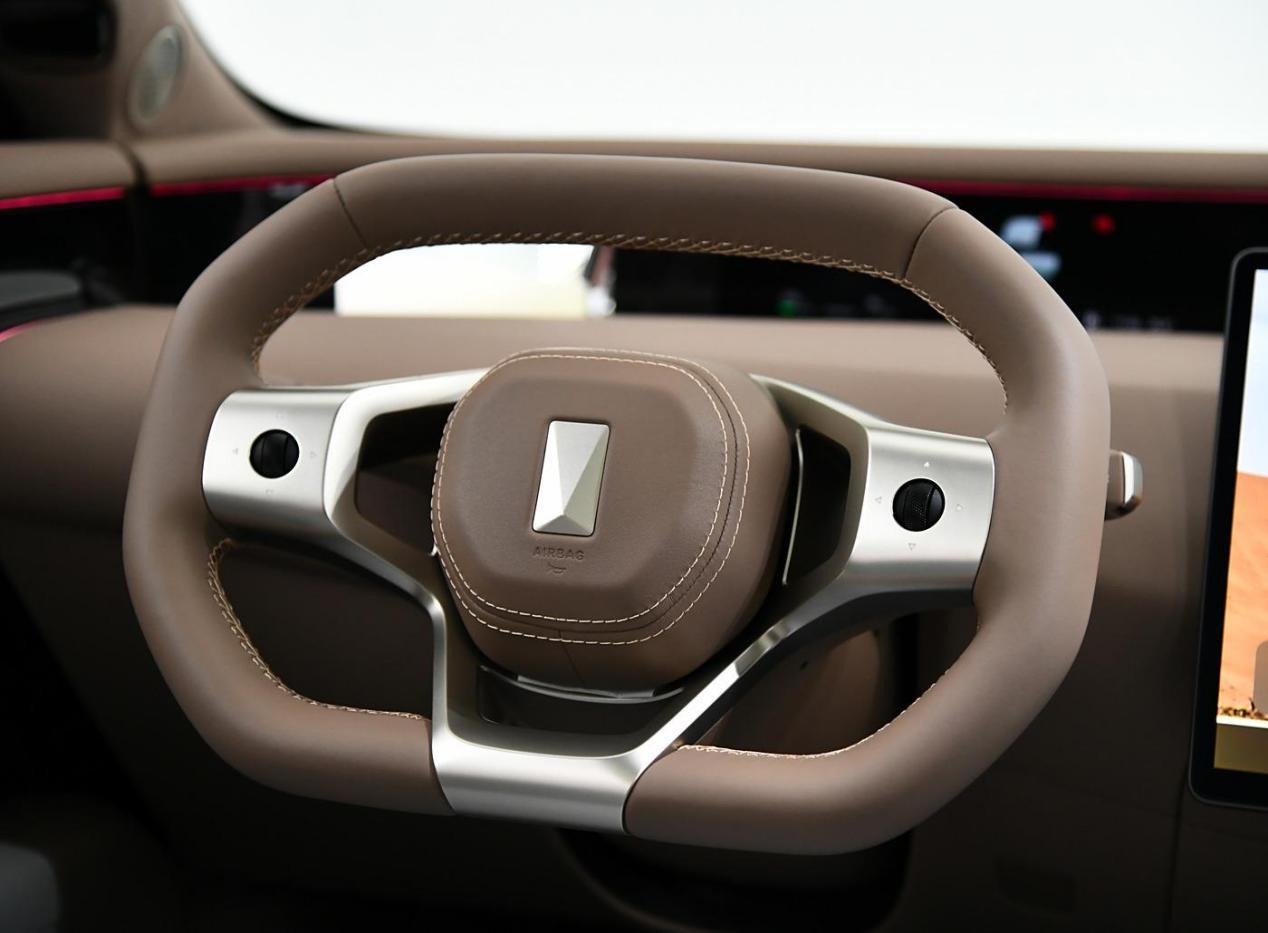 Aouita steering wheel