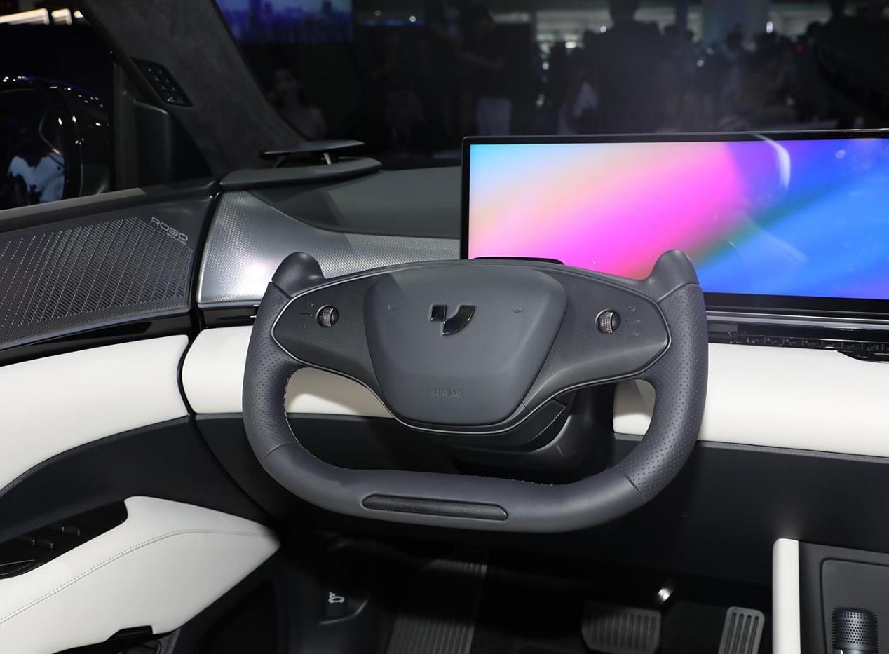 Extreme over steering wheel 1